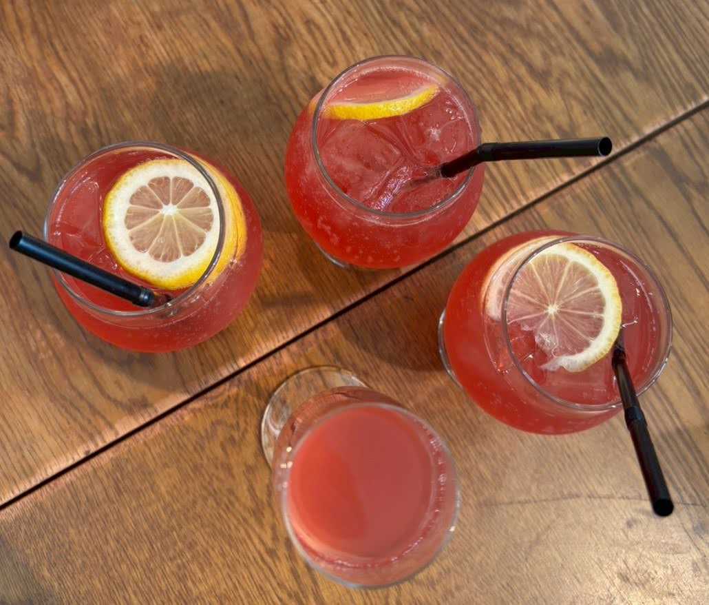 LA COCORICO 横浜赤レンガ倉庫店　土日祝限定アフタヌーンティー　季節のスパークリングワインカクテル