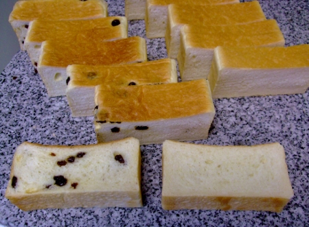 コストコ　レーズン　薄くて長い食パン型