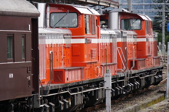 DD51 842+DD51 895+旧客 鉄道の日 DLレトロ水上6