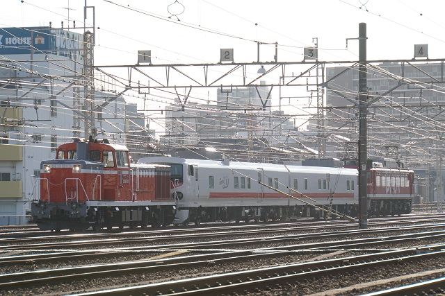 EF81 95 & DE10 1697牽引 キヤ193系イ―ストアイD4