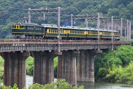 PF1124号機牽引「サロンカーなにわ晴れの国おかやま号