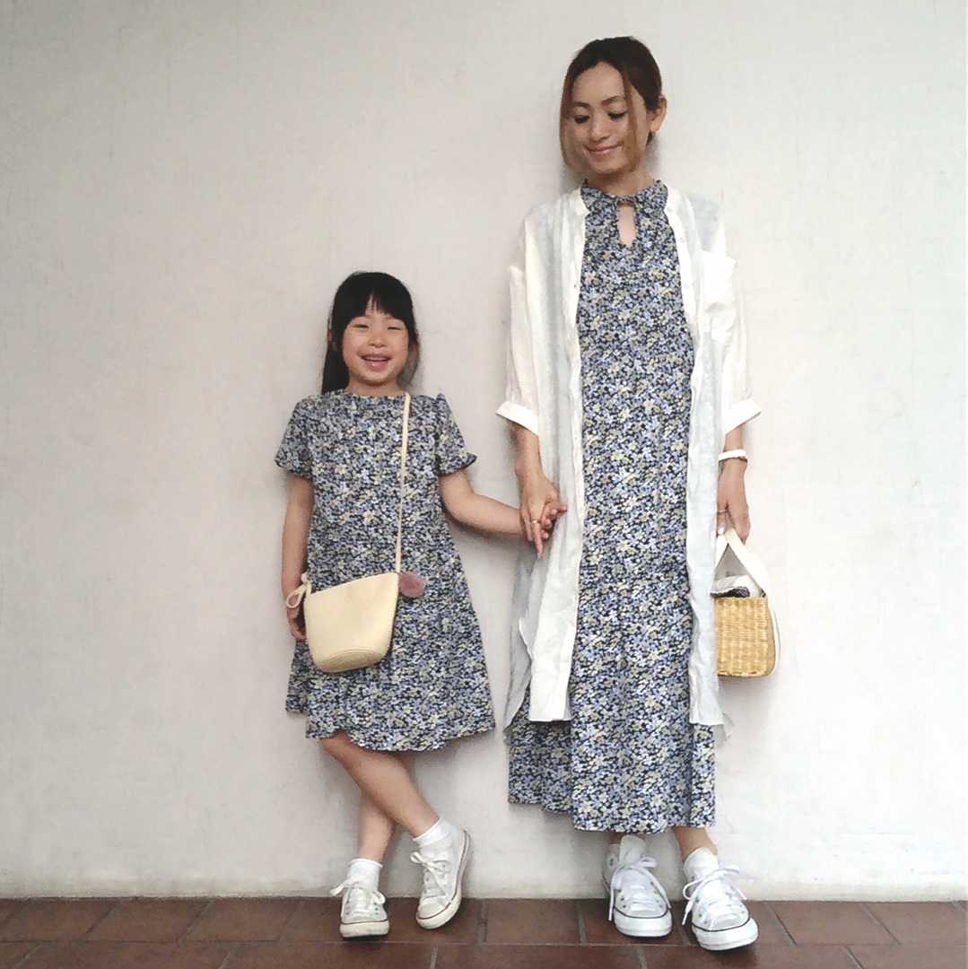 本日販売 Gu親子モデルが着る花柄ワンピース Emi Koko 親子リンクコーデ 楽天ブログ