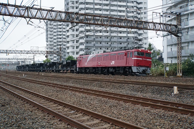 EF81 98牽引 水戸ホキ工臨 と EF81 139牽引 小田急4000形 配給の離合2
