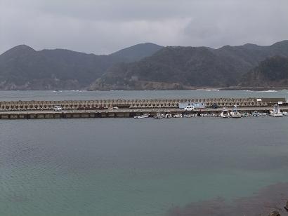 部屋の窓から見える海.JPG