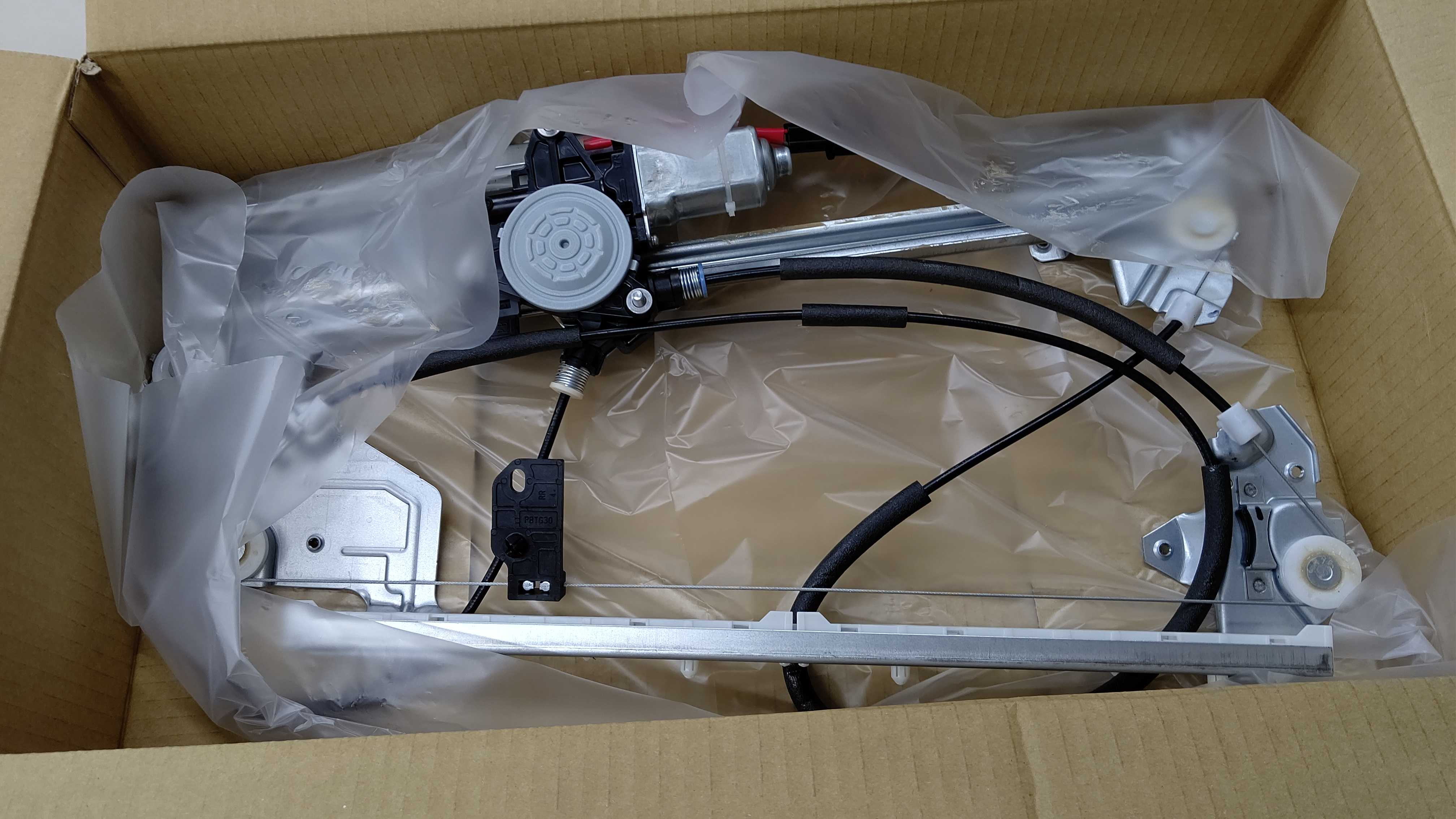 キャンター パワーウインドウが動かない パワーウインドウモーター&レギュレーター交換 大川市 大木町 柳川市 佐賀市 外車修理 有限会社