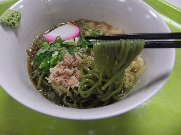 足立区役所北館地下１階食堂のさっぱり茶そば２