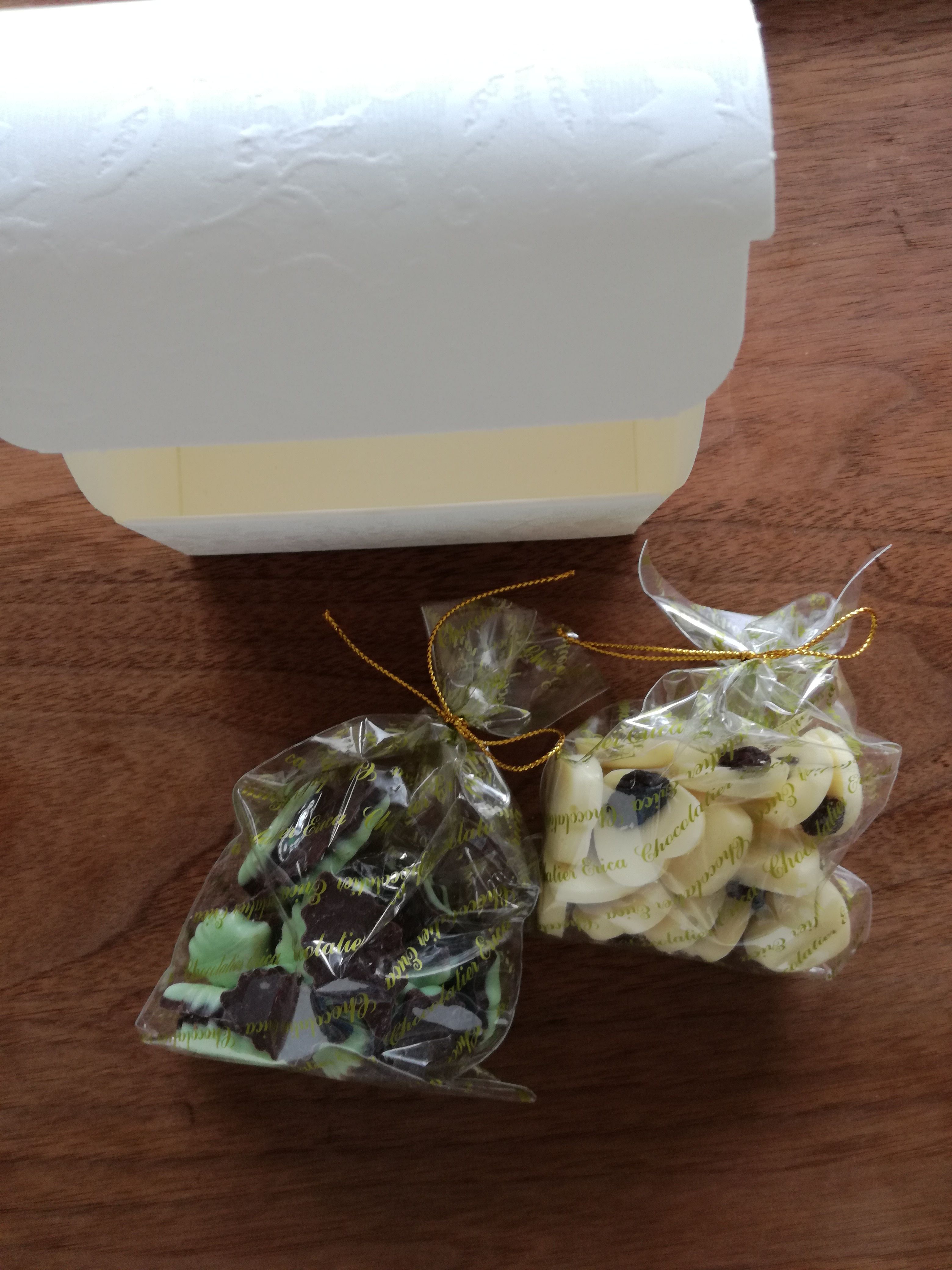 ショコラティエエリカ　ミントチョコとラムレーズンのチョコ