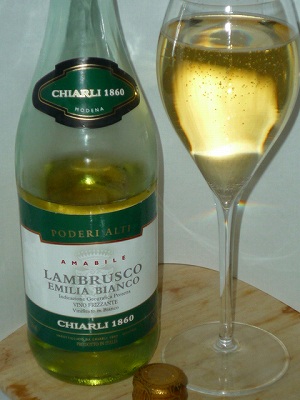 Chiarli Lambrusco Bianco Amabile NV glass.jpg