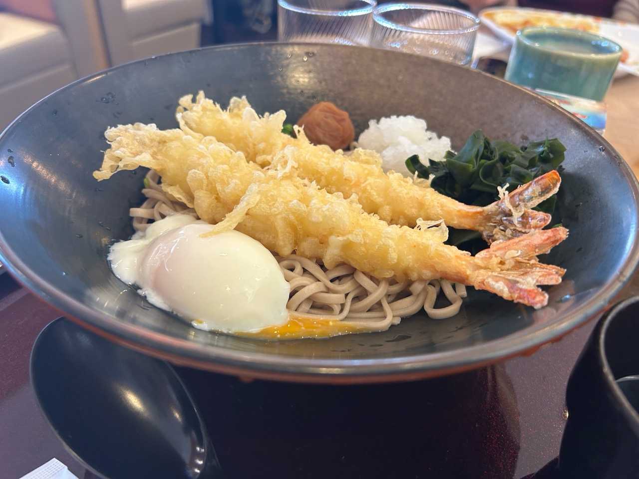 昨日のそば 大えび天と温玉北海道そば1749円（とんでん 白幡店