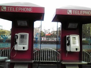 ２連の電話ボックス