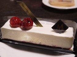 レアチーズ357円