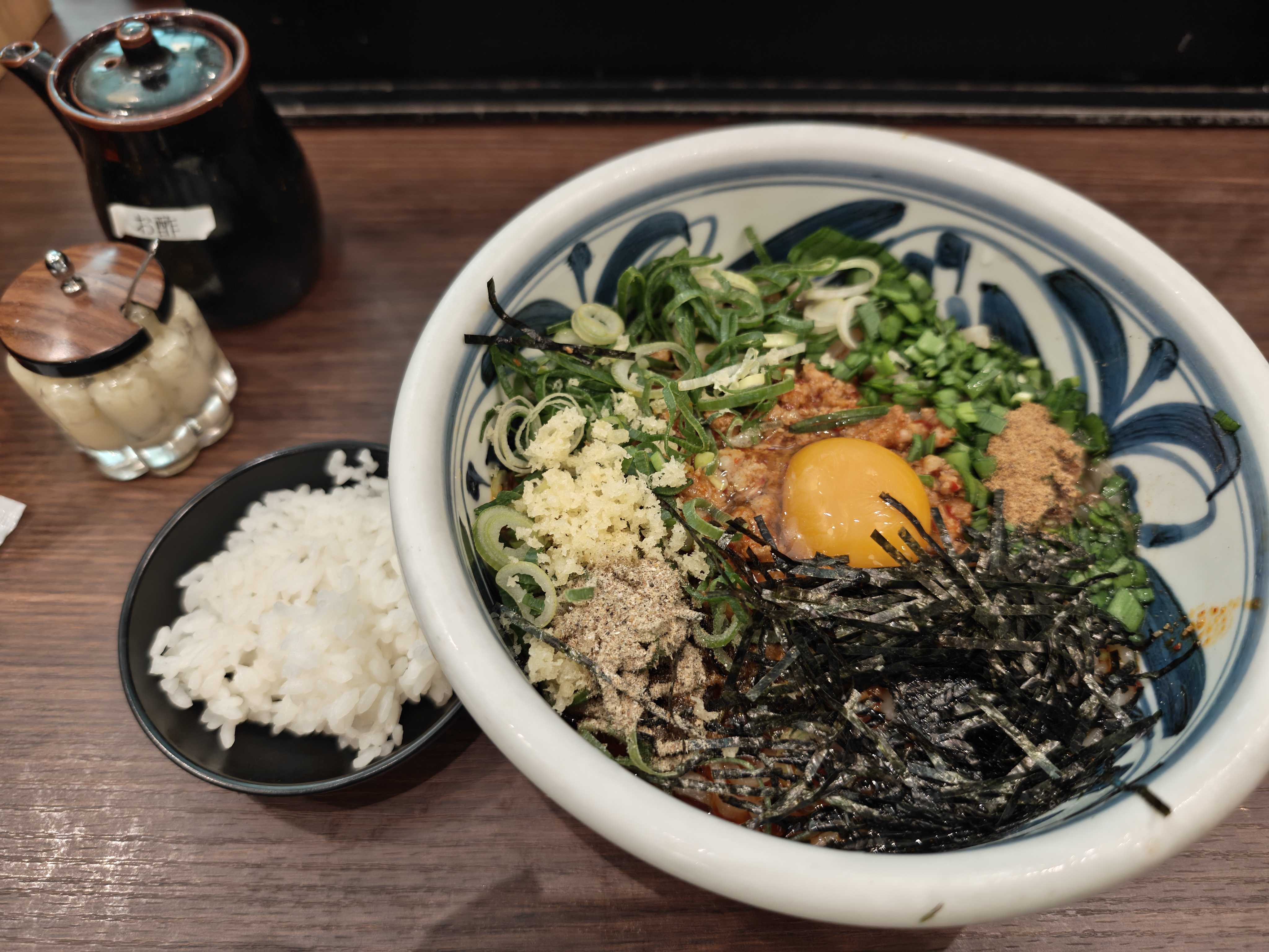 創作うどんとおでん あんぷく　虎ノ門ヒルズ ひとりランチ　台湾まぜうどん