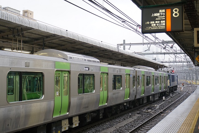 EF64 1032牽引 山手線E235系 東トウ08編成 10連 配給5