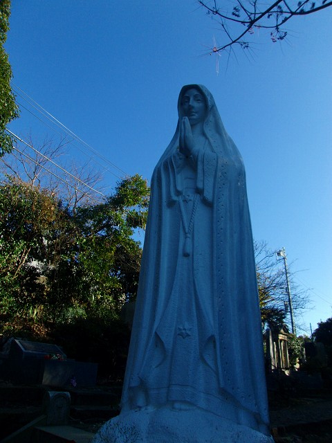 墓地内マリア像.jpg