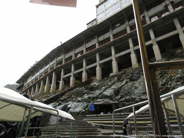 フラットアース派はファルコン・ヘビーの打ち上げは偽物だと言っています!