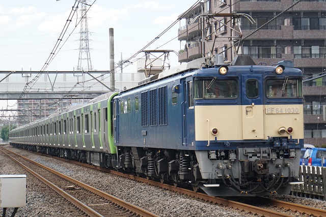 EF64 1030牽引 山手線 E235系トウ08編成 配給 & EF64 37送り込み4