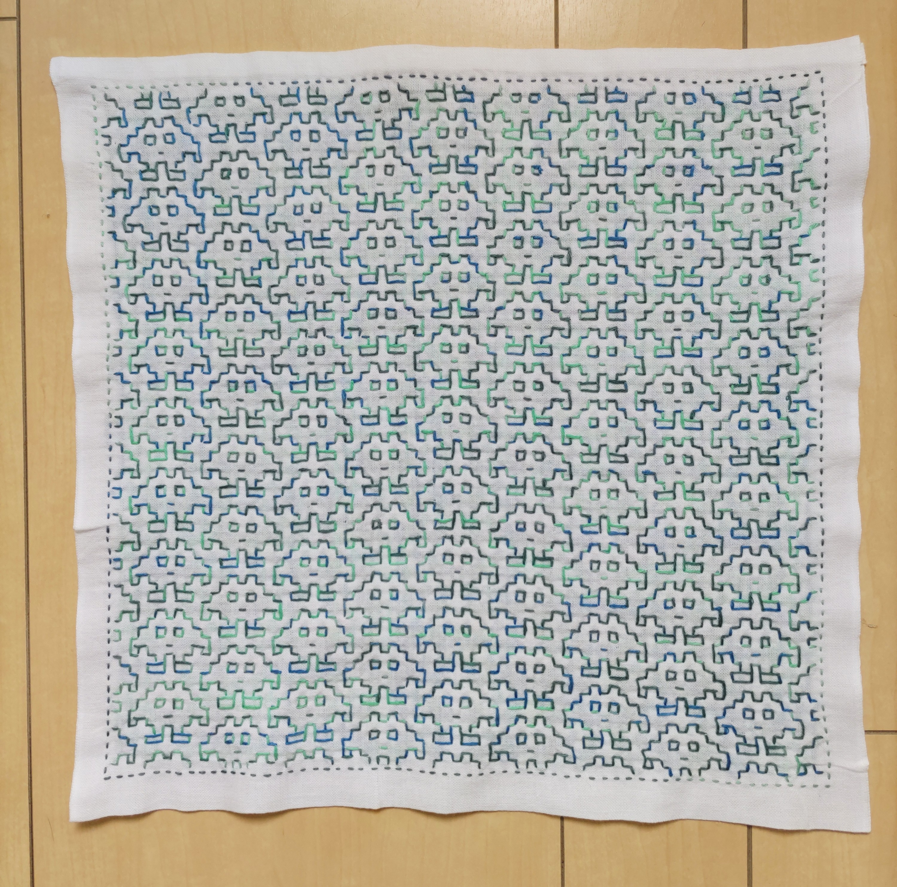 【さつき様確認用】刺し子　花ふきん　インベーダー 裏側公開！刺し子インベーダー～ダルマの一目刺し花ふきん