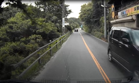 国道299号線・滝不動付近の狭路
