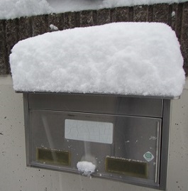 雪１１郵便受け小.jpg