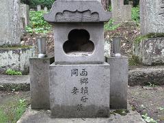 頼母の墓