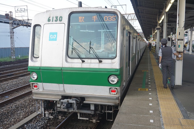 去り行く 東京メトロ千代田線 6000系2