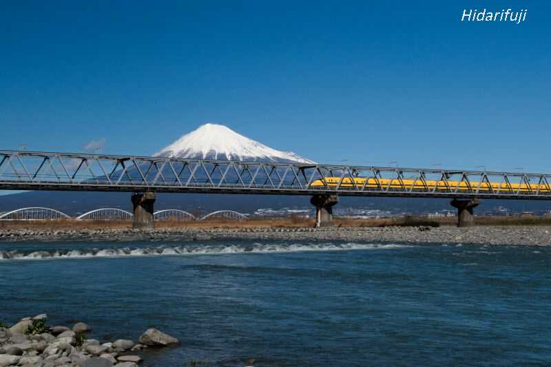 額縁付きフォト　富士山と富士川　ドクターイエロー Amazon.co.jp: 額縁付きフォト 富士山と富士川 ドクターイエロー