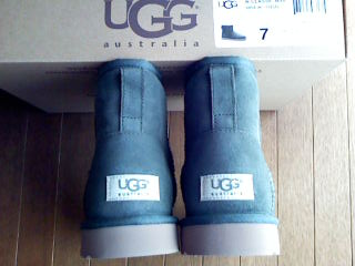 UGG Classic Mini