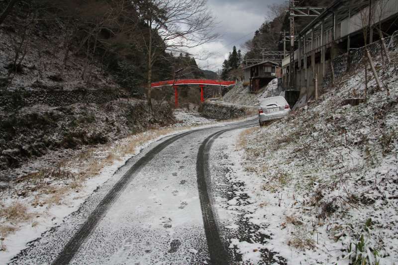高野山・ケーブル_004不動谷川・極楽橋.jpg