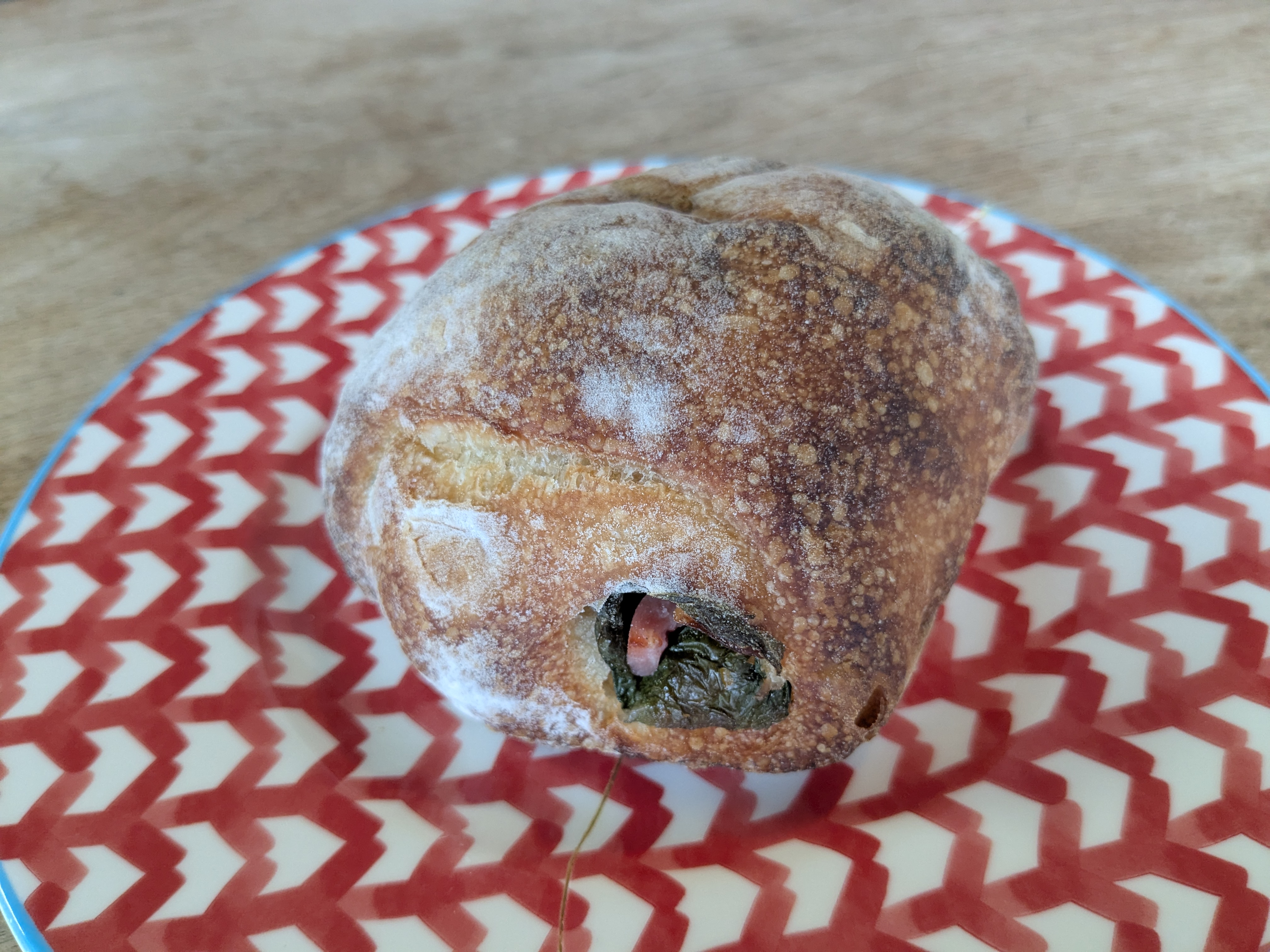 銀座パン屋　ル・プチメック　大葉とベーコンのパン