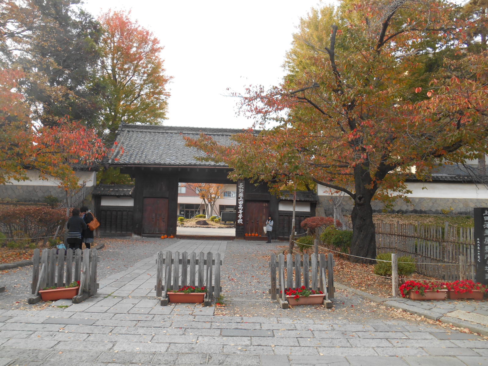 上田高校の古城の門