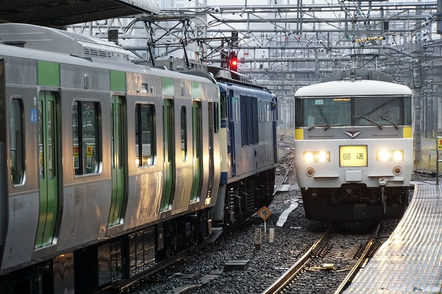 EF64 1032牽引 山手線E235系 東トウ08編成 10連 配給6