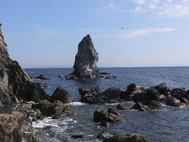 沼島　－　上立神岩（近景）