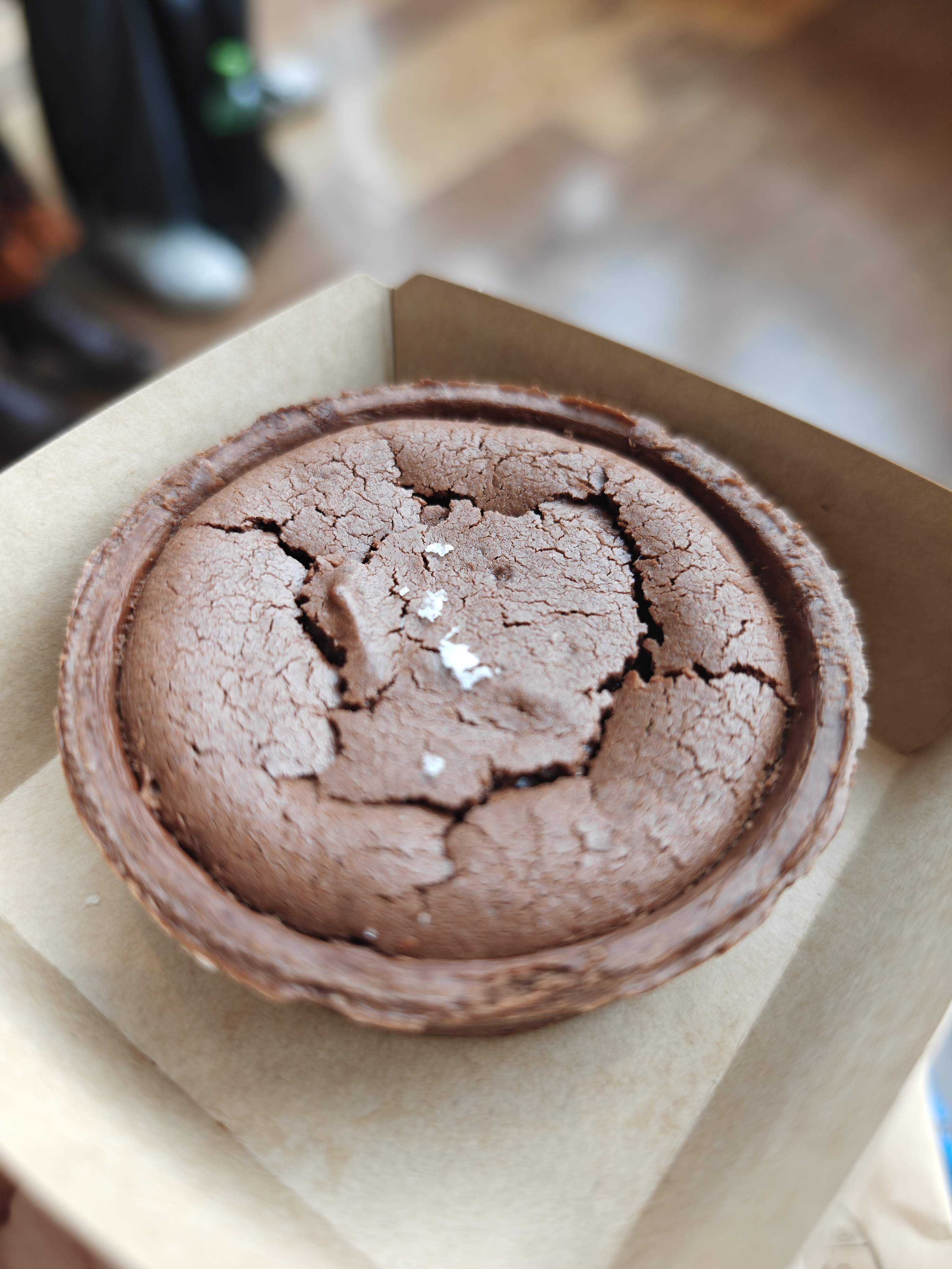 銀座三越の催事　スイーツコレクション　ルショコラドゥアッシュ　焼き立てタルトショコラ