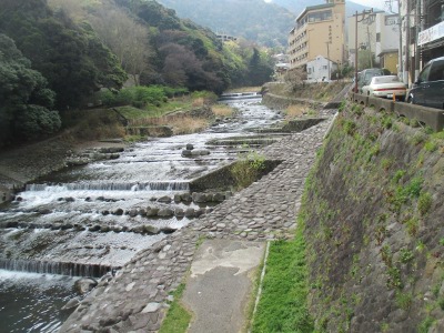 川