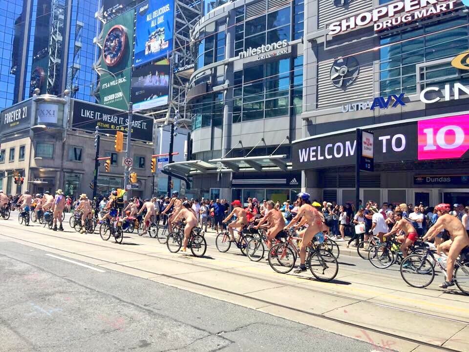 裸で自転車に 衝撃の光景 弾丸 海外生活 カナダと世界を飛び回る永遠の中年男性 楽天ブログ