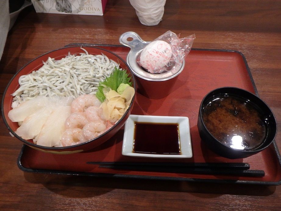 イオンモール大高 3Fフードコート 漁港めし家 牧原鮮魚店 鶏三和  お 