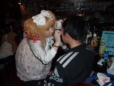 和田メイク中.jpg