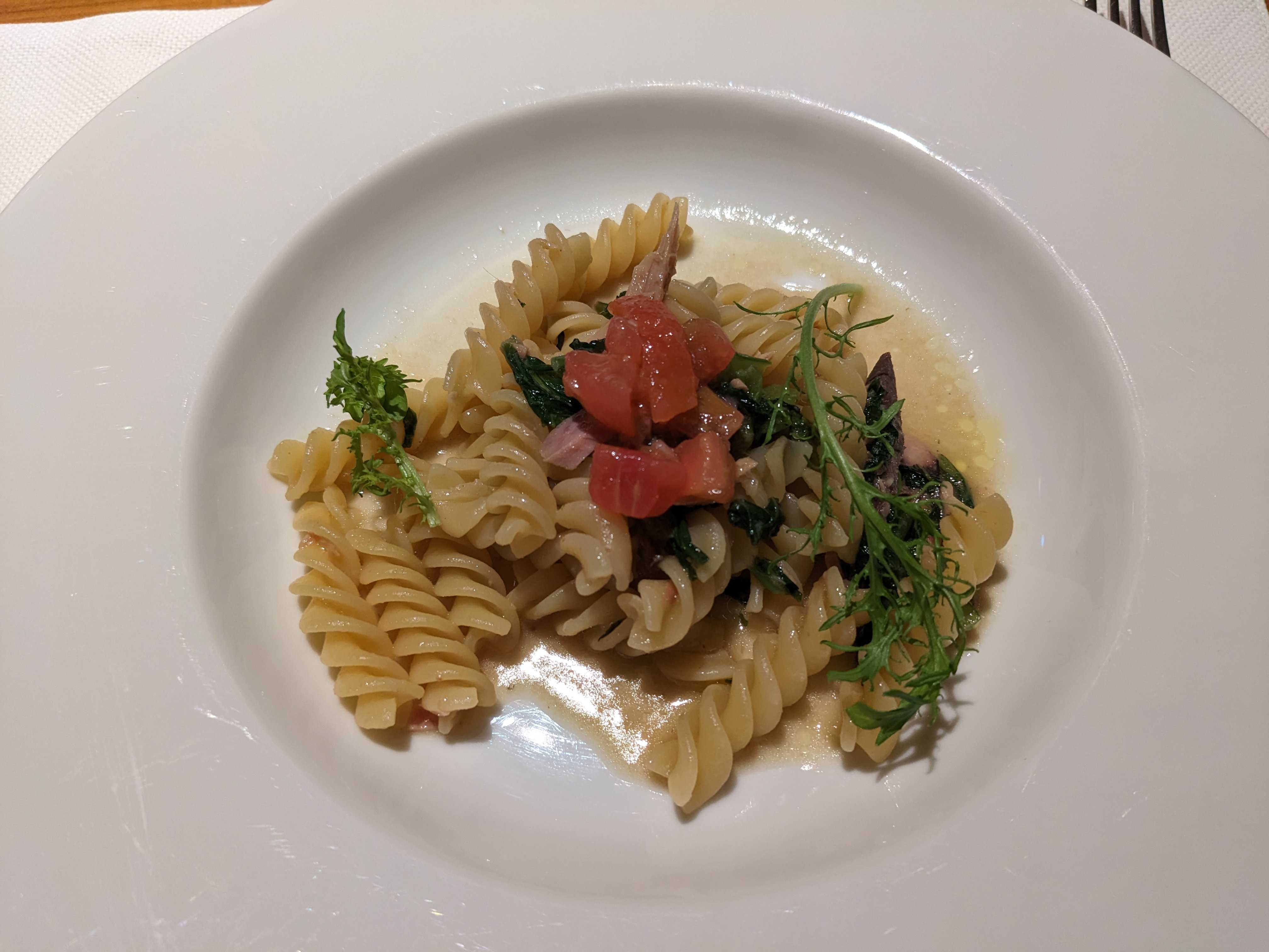 クッチーナセラーレのイタリアンディナー なまり節と塩漬島菜のフジッリ