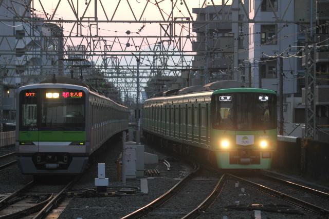 京王線 TAKAO 緑のラッピング電車