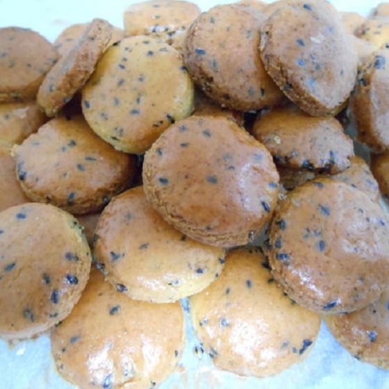 黒ゴマ大豆粉クッキー.jpg