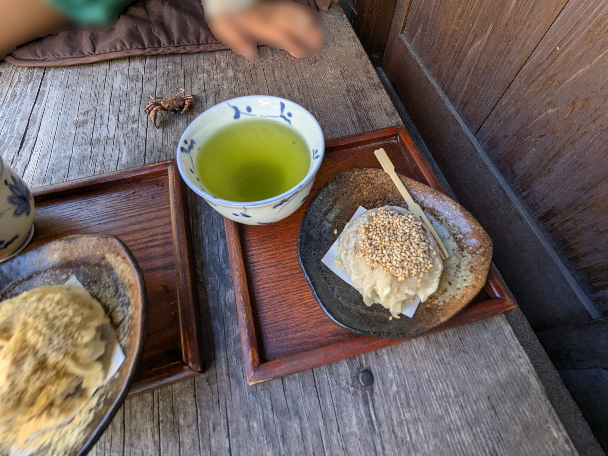 四万温泉街観光　香茶房おきな屋で足湯に入りながらティータイム　温泉あげまんとお茶