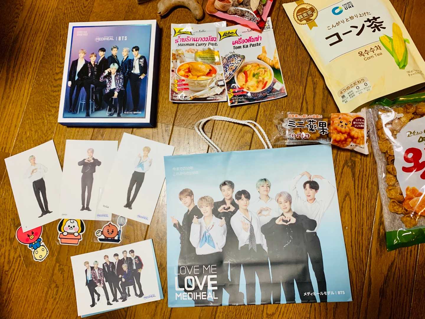 長女が友達と新大久保に行き いろいろ買って来ました 韓国などの食材と 化粧品 Btsのキャラクターbaby Bt21シールなどｗｗ Music Land 私の庭の花たち 楽天ブログ