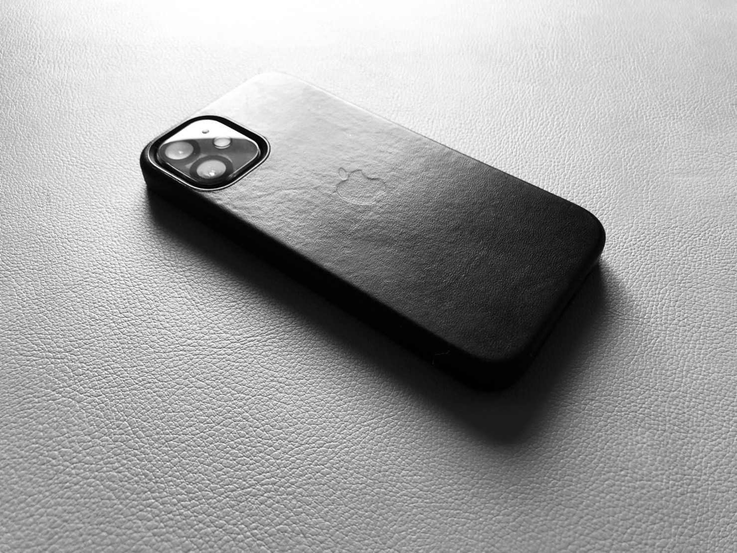 Apple純正 iPhone12 mini 用レザーケース ブラック - カバー
