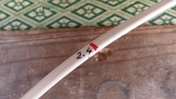 ケーブルには例の単位で印を