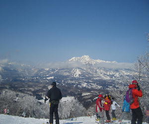 タングラム向こうの山の途中に雲CIMG8427.JPG