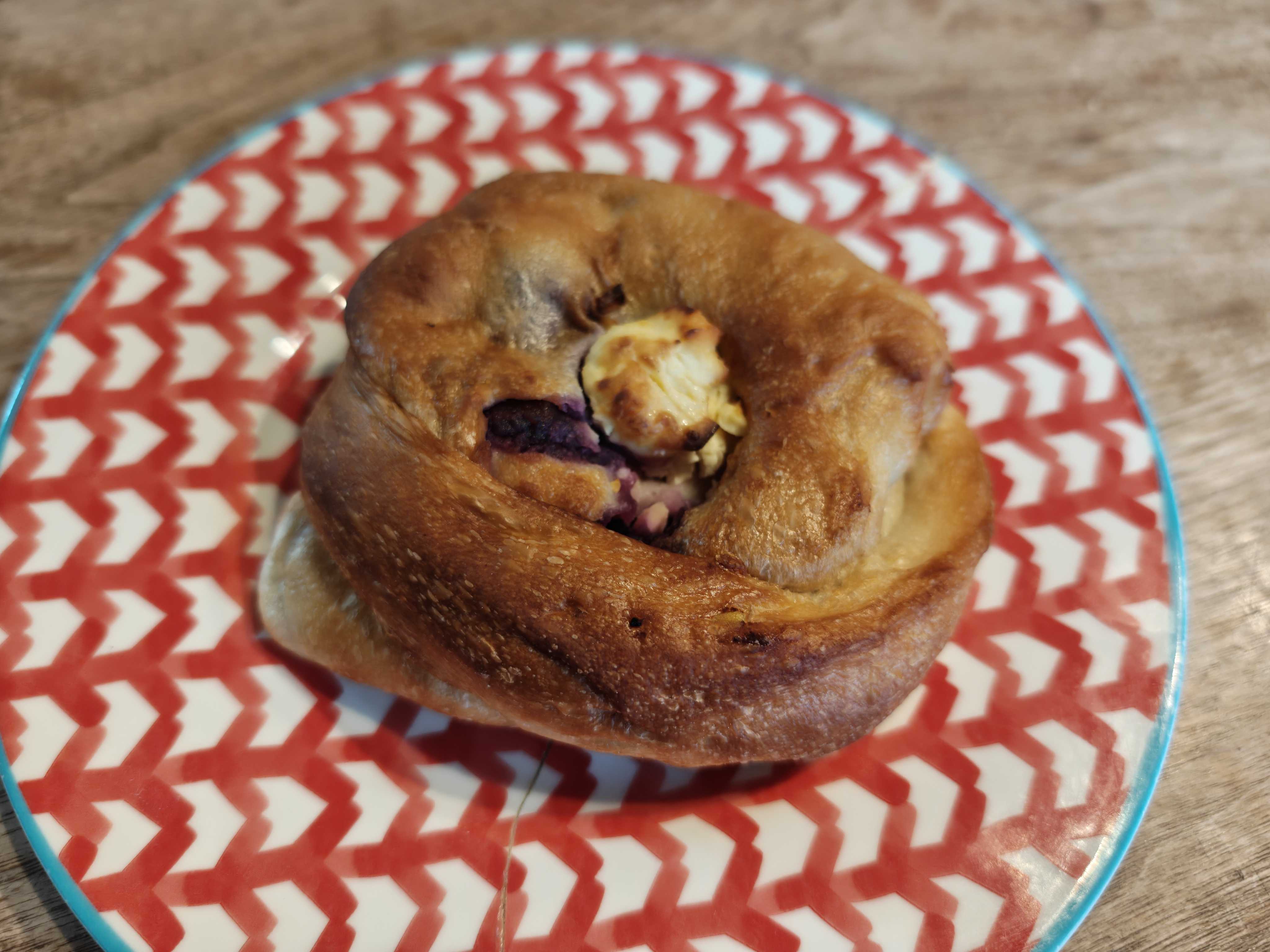 高島平駅パン屋　下田流　通販　たっぷりあんこと笑っちゃうくらいの白玉のパン　むらさきあんver