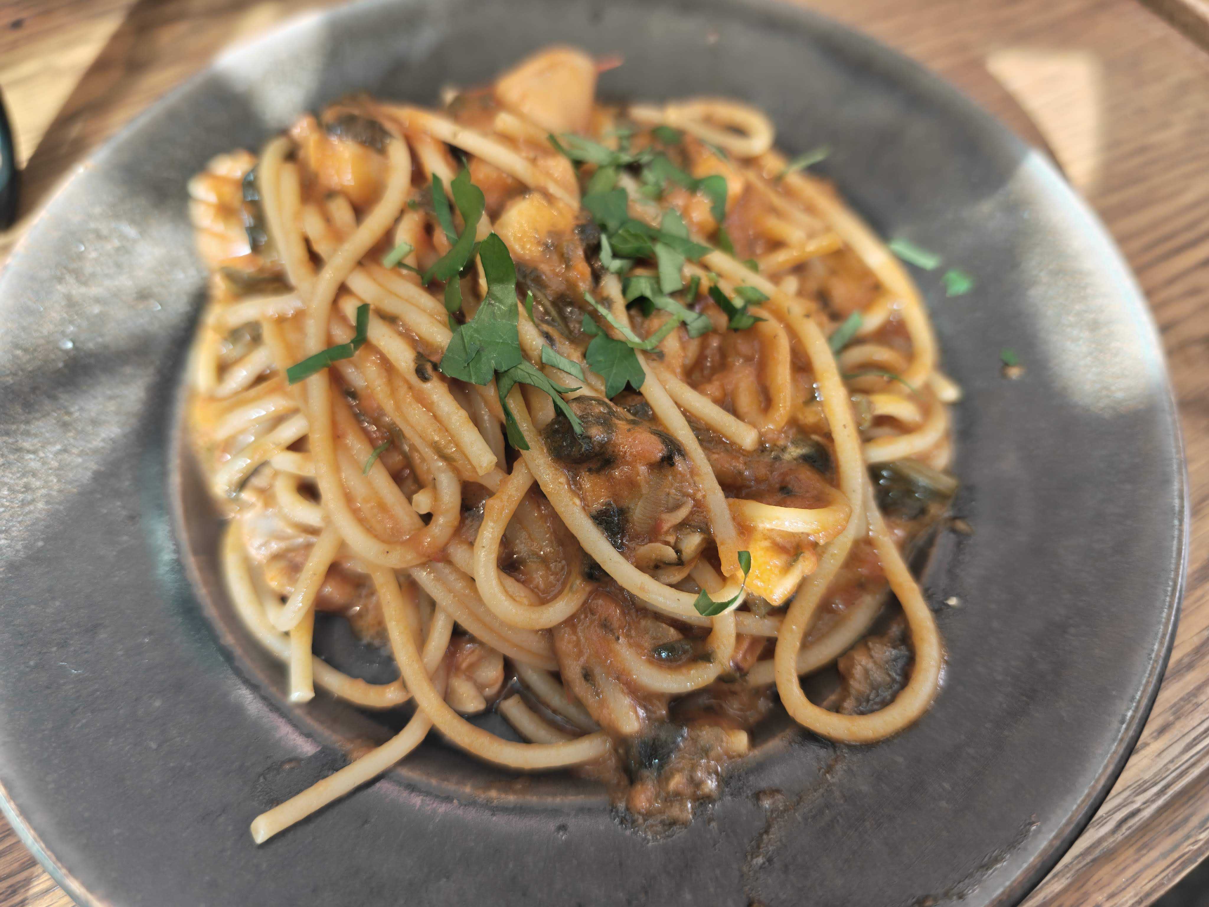 LA COCORICO 横浜赤レンガ倉庫店　土日祝限定アフタヌーンティー　本日のおすすめパスタ　ほうれん草と魚介のトマトクリームパスタ