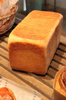 酵母レッスン(2013.2.6)・ヨーグルト酵母牛乳角食.JPG
