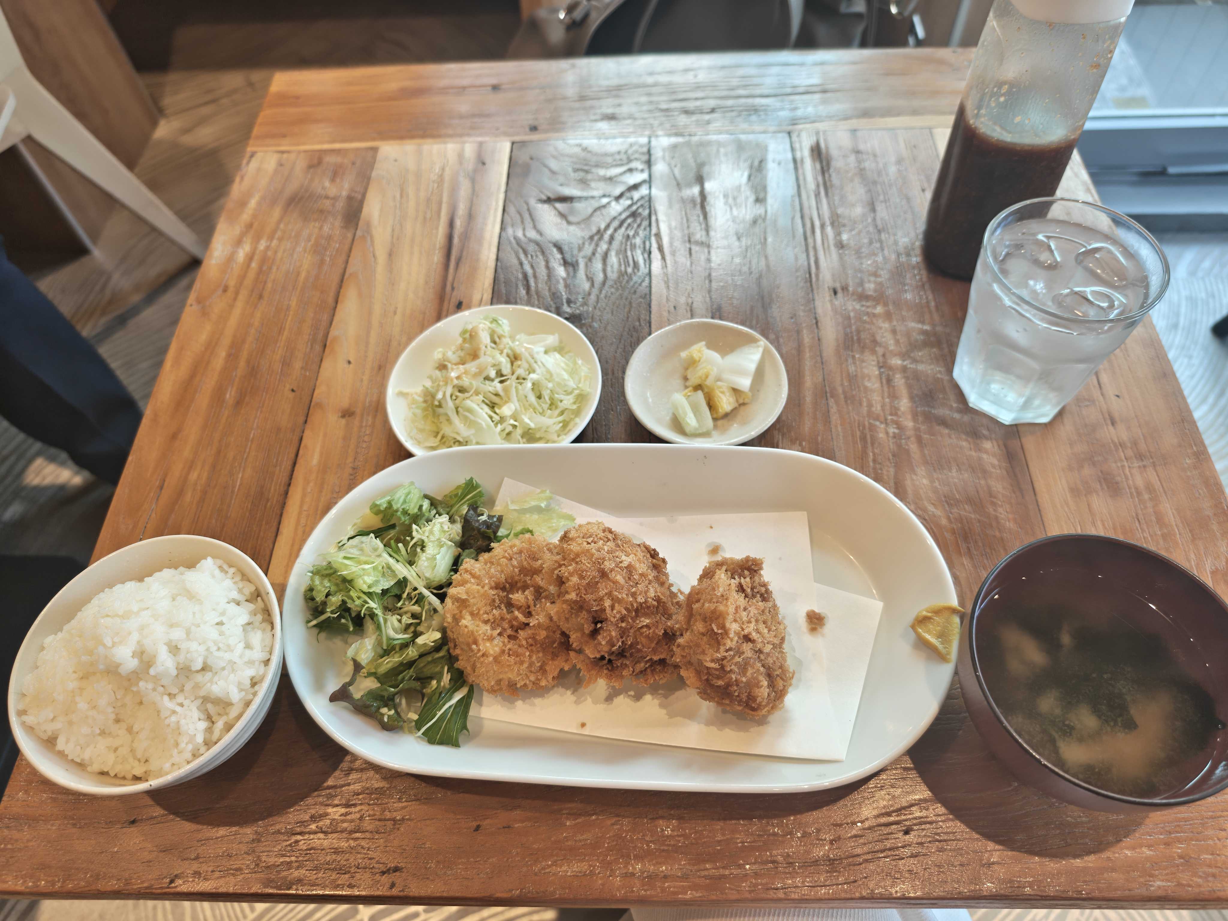 虎ノ門ランチ　煮込み居酒屋 寅 Soi74 新橋 メンチカツ定食