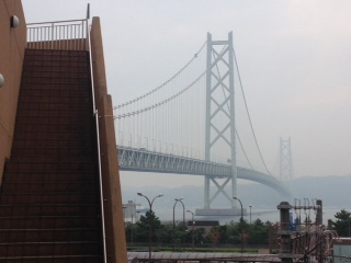 舞子公園駅からの明石海峡大橋.JPG